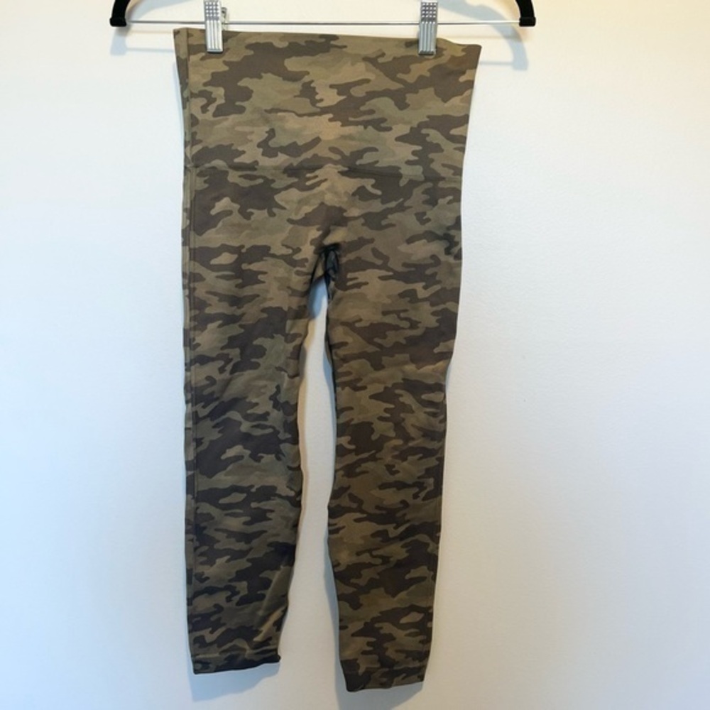 Spanx Look at Me Now Seamless Cropped Camo Leggings